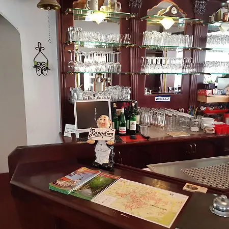 Hotel-cafe Am Rathaus מלון