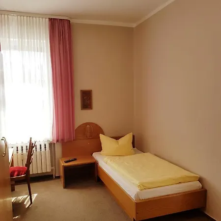 Hotel-cafe Am Rathaus 2*