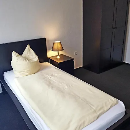 Hotel-cafe Am Rathaus מלון