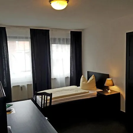 מלון Hotel-cafe Am Rathaus גרדלגן