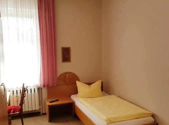 Hotel-cafe Am Rathaus 2*